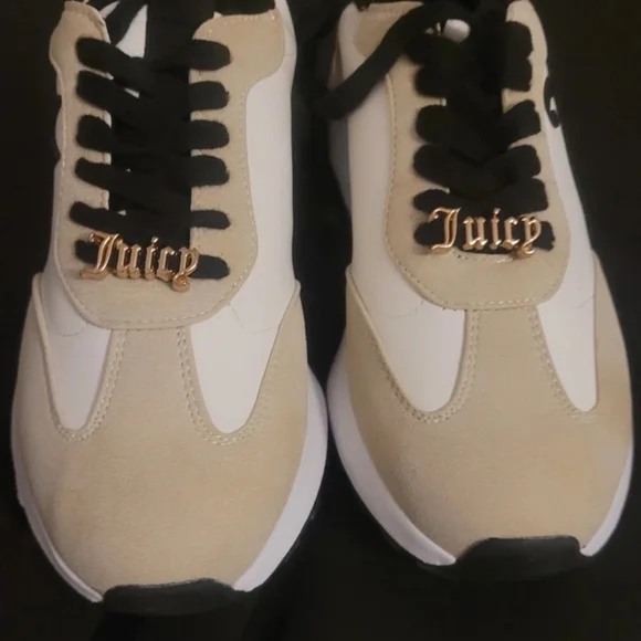 Womens JUICY COUTURE New In Box Tan And WHITE Sneakera - Picture 2 of 8